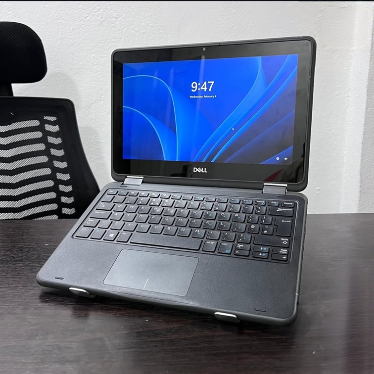 Dell Latitude 3190 — Screen Close-Up